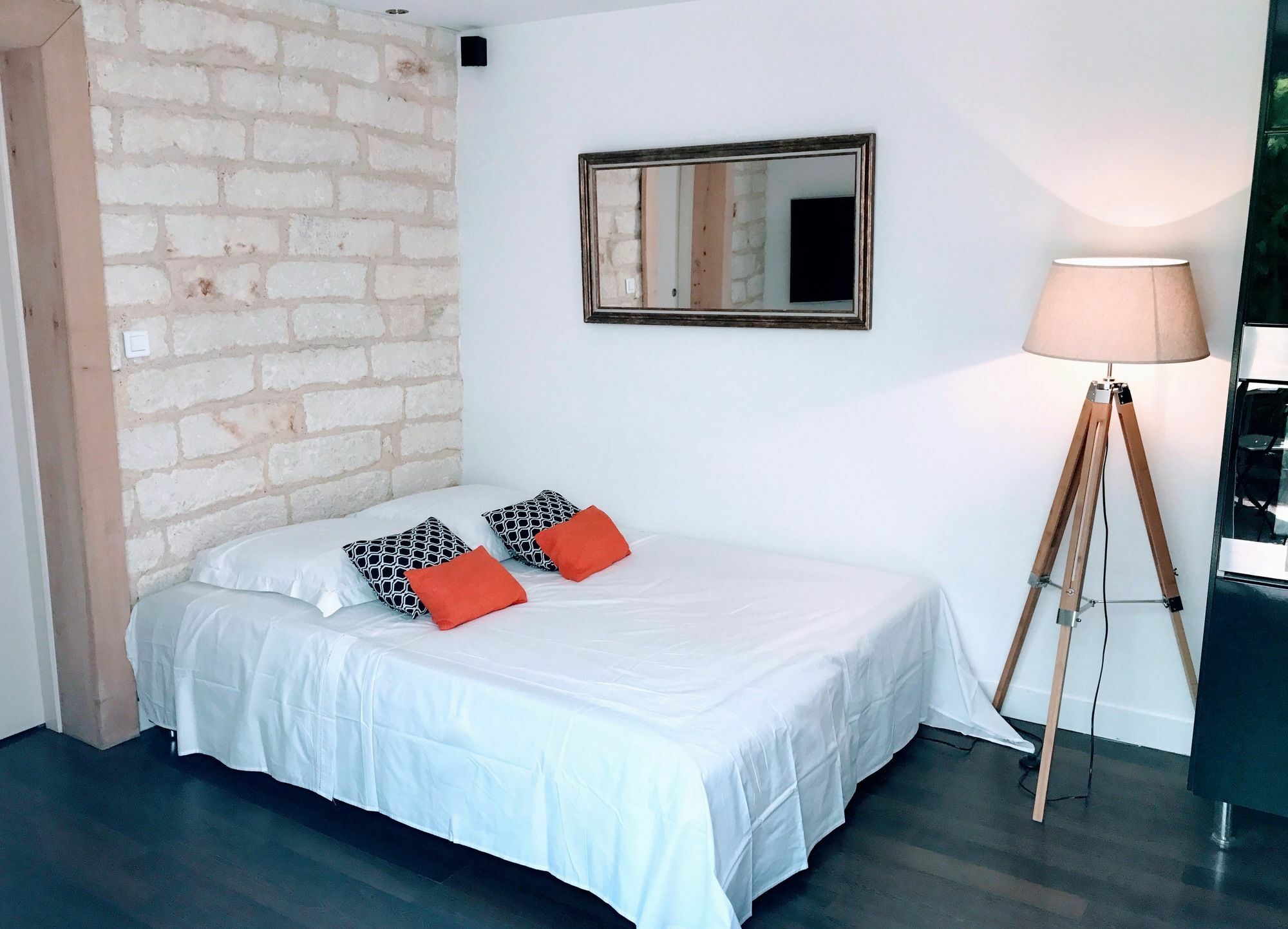 Home Chic Home - La Terrasse Bazille - Netflix Монпелие Екстериор снимка